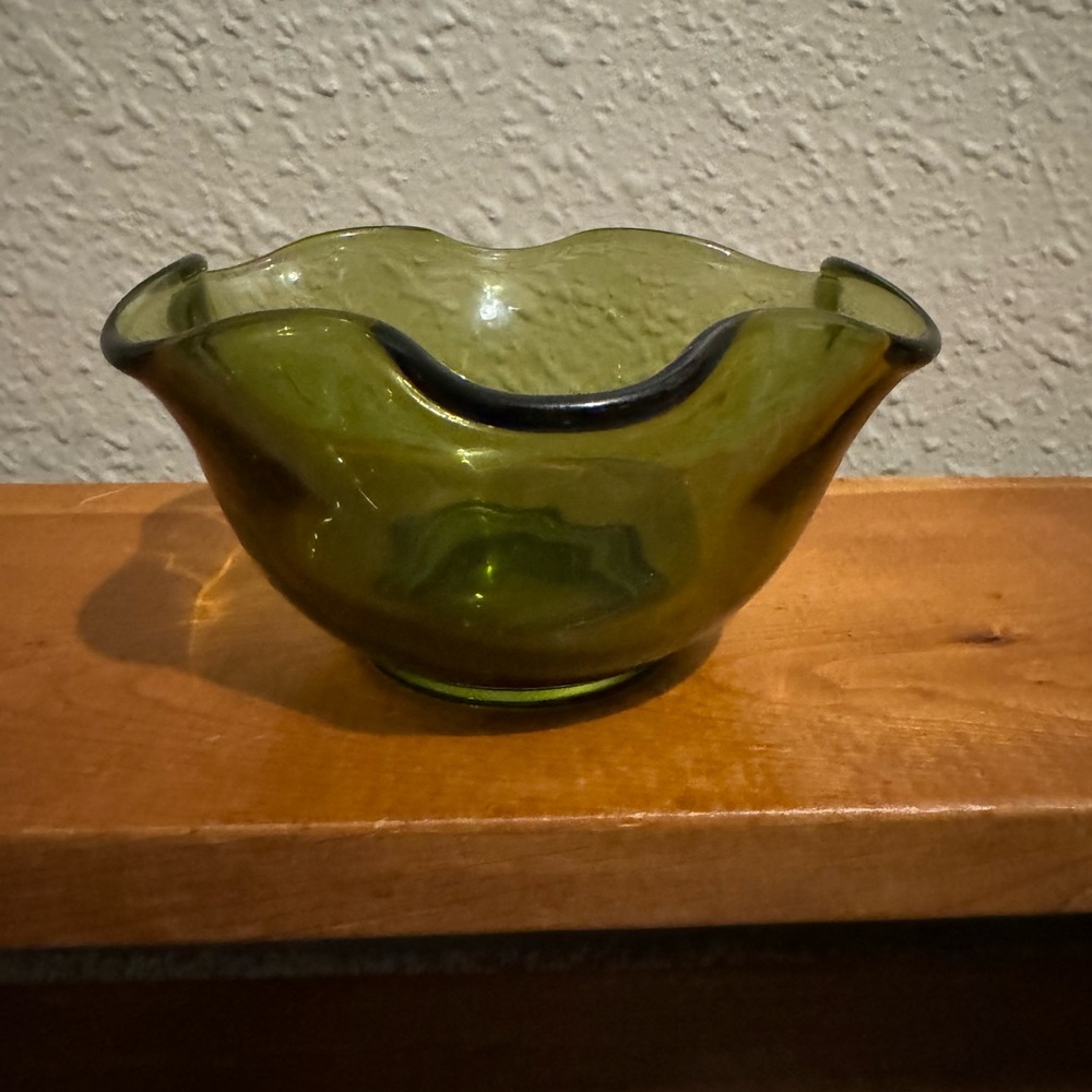 Indiana Glass Olive Green Ruffled Bowl